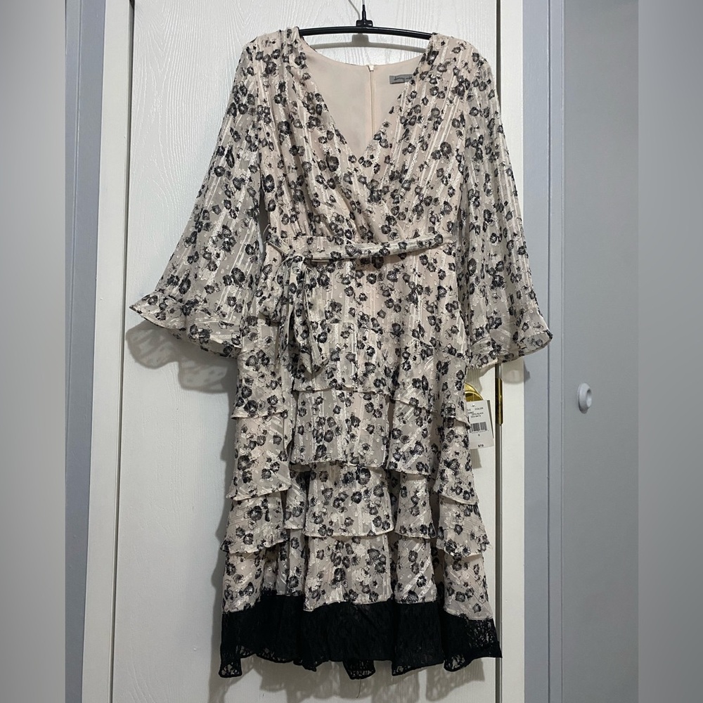 NEW Danny & Nicole Cream and Black Dress Floral Bell Sleeve Ruffle Size 6